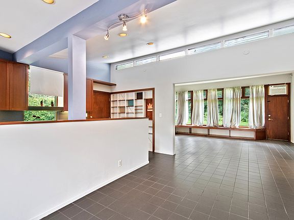 4th image of 722 E Willow Ave