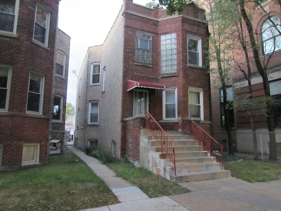 1st image of 3320 W Belle Plaine Ave