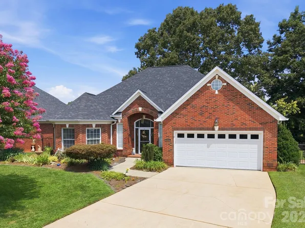 1511 Elkhart Cir, Gastonia, NC 28054