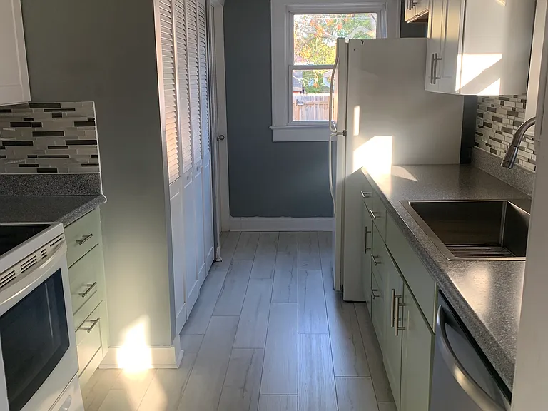 1109 N Bosart Ave — Photo 13