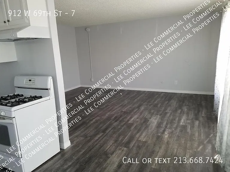 912 W 69th St #7 — Photo 9