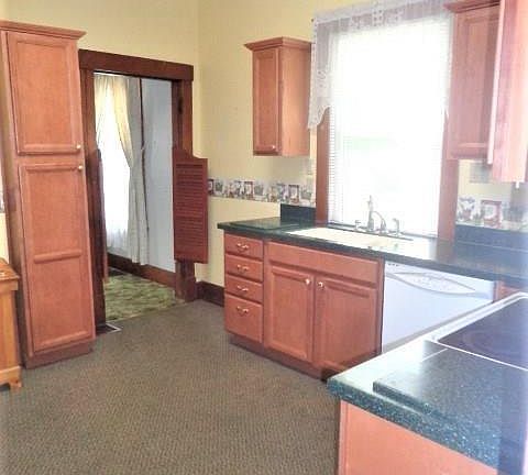 5th image of 233 Windsor Ave
