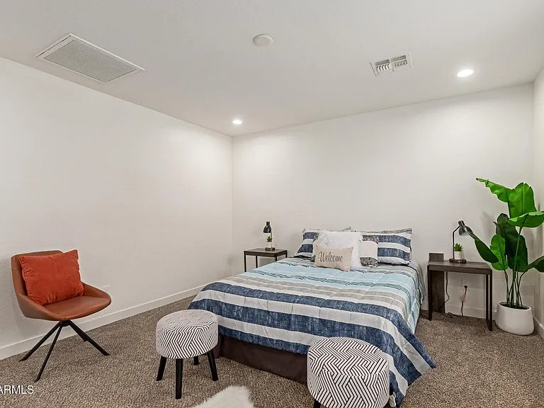 1821 W Hadley St — Photo 17