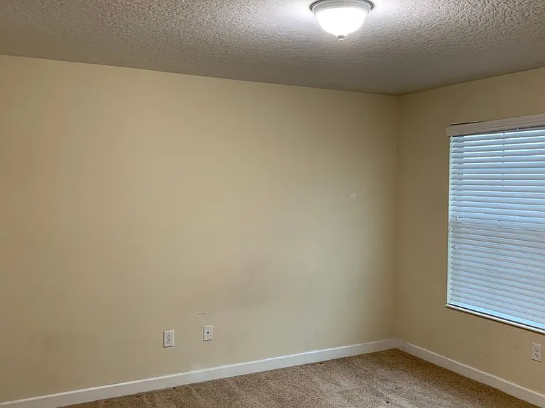 1646 Thetford Cir — Photo 27