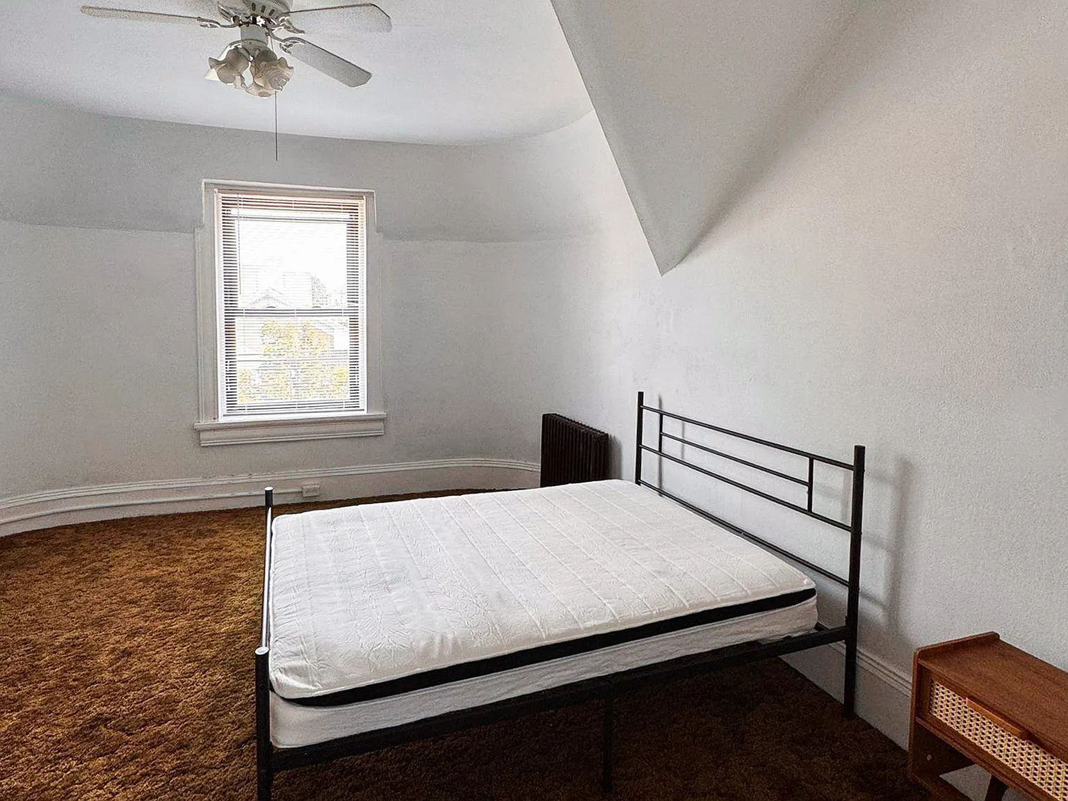 4 bed, 2.0 bath, 2000 sqft, $680 — Photo 2