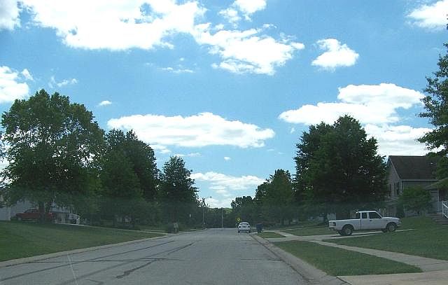 2nd image of 914 SW Cross Creek Dr
