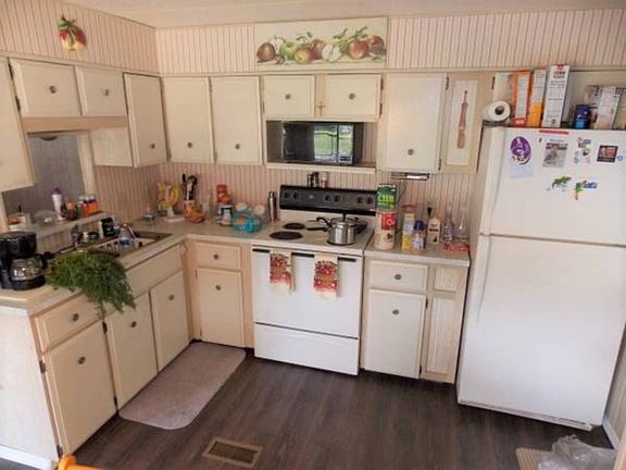 3rd image of 38043 C Ave