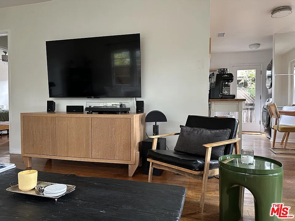 1 bed, 1.0 bath, 700 sqft, $4,500 — Photo 4
