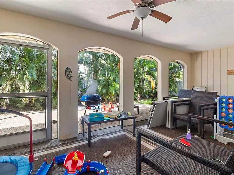 5776 Augusta Cir — Photo 24