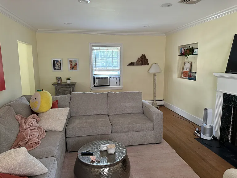 Living Room (FP on Right)