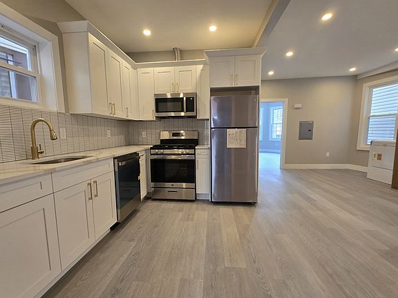 3rd image of 144 Stevens Ave #1