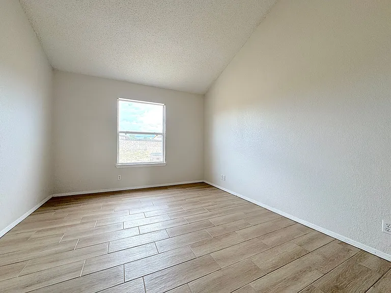 11813 Kings Arms Ct — Photo 10