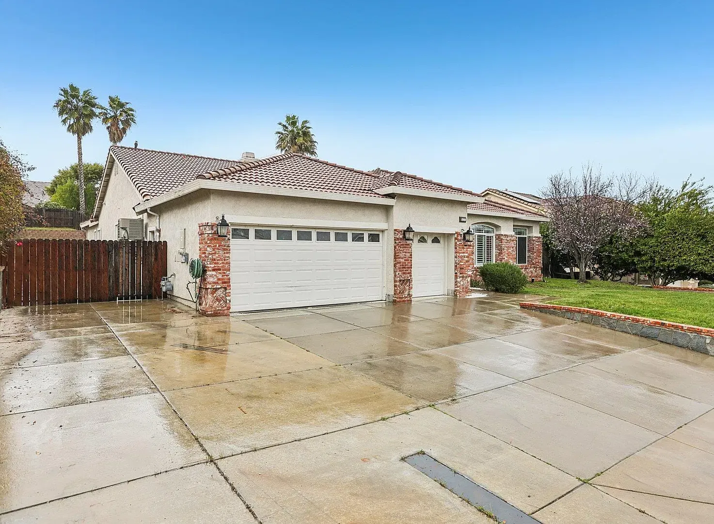 Spacious Single-Story Antioch Home with RV Parking,Solar & Expansive Backyard — Photo 2