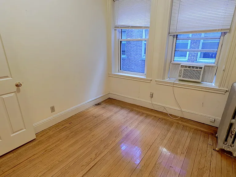 55 Queensberry St #16 — Photo 6