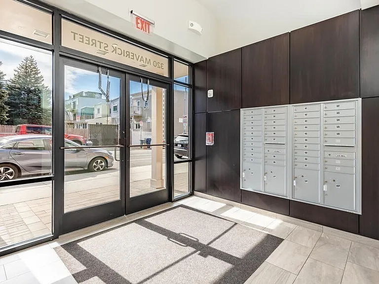 320 Maverick St #204B — Photo 4