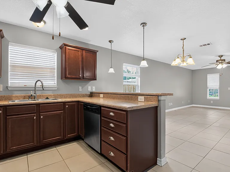 451 Eisenhower Dr — Photo 6