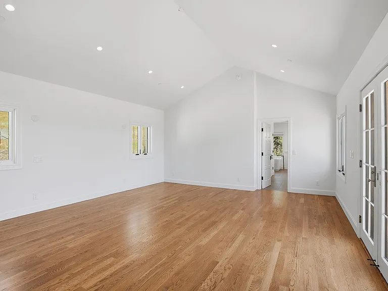 16010 Carey Ln — Photo 21