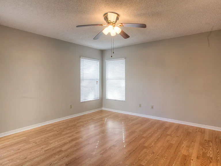 9324 Pavillion Dr — Photo 11
