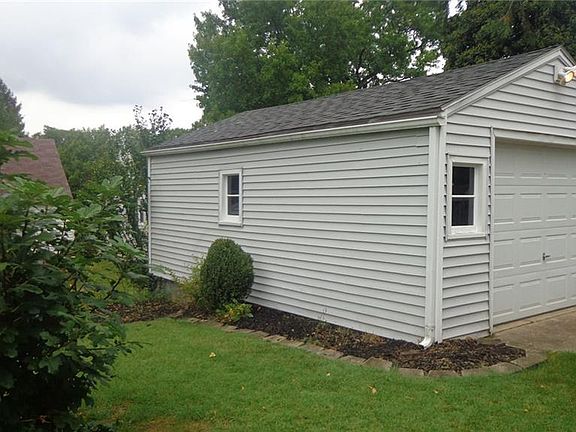 4th image of 1664 Oakwood Ave