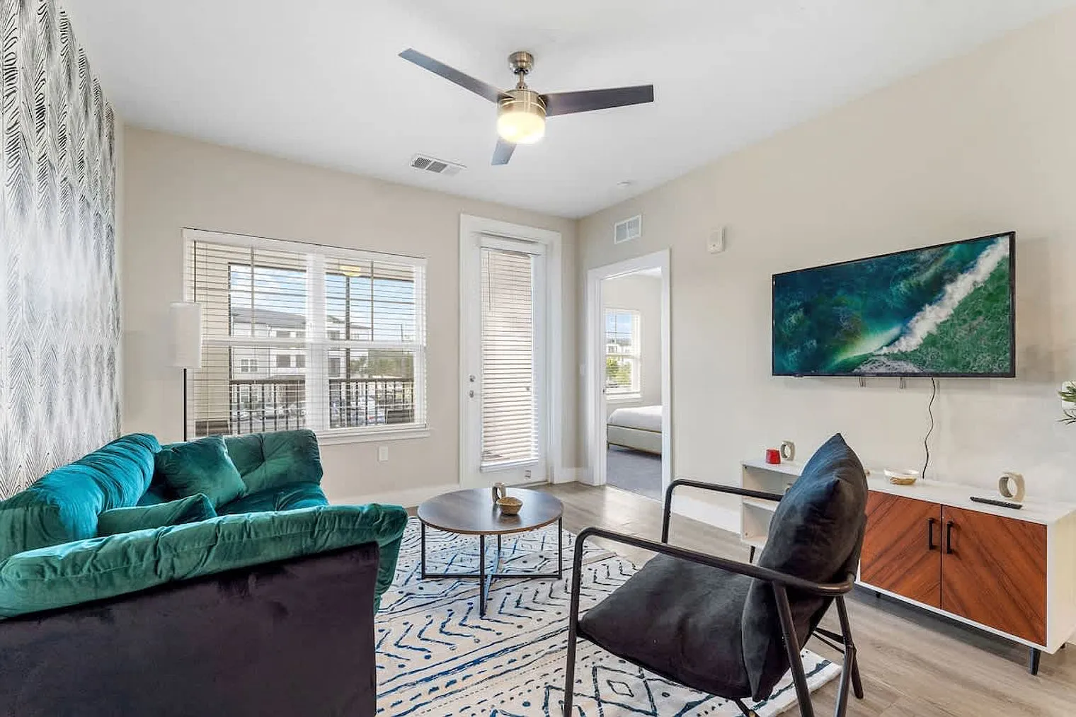 2 bed, 1.0 bath, $3,852 — Photo 2
