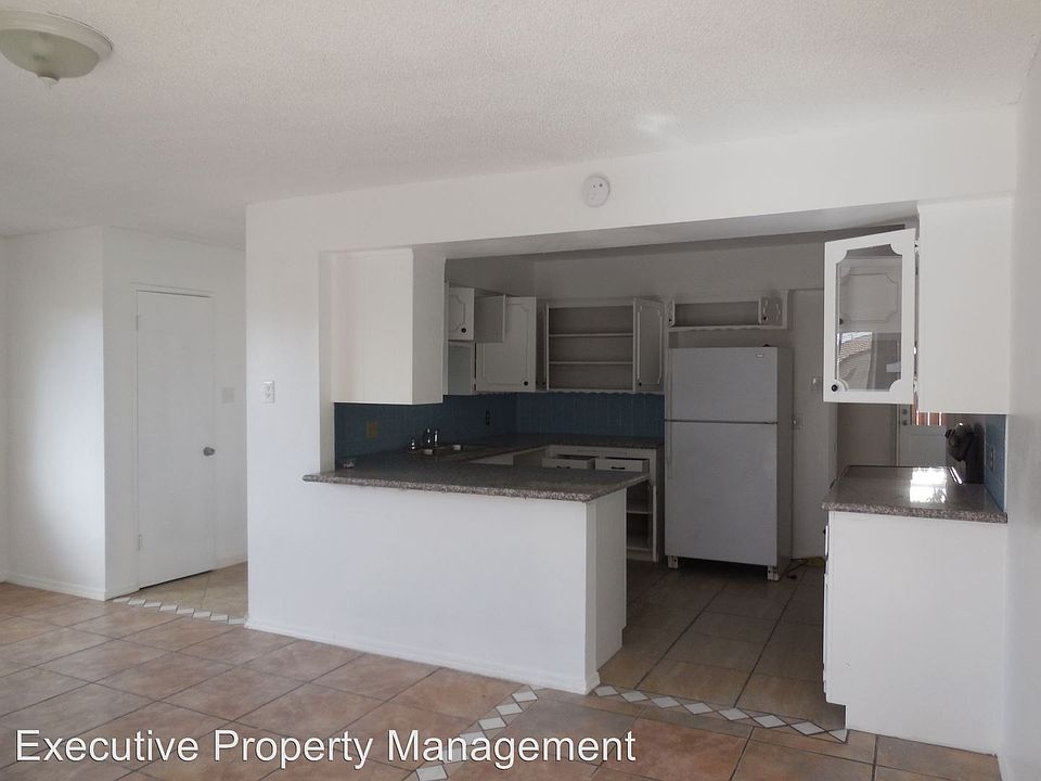 2nd image of 1921 Baker St APT C
