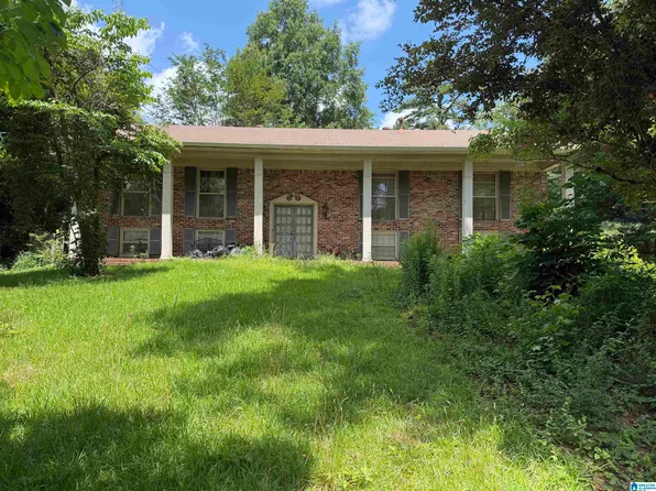 300 Snake Hill Cir, Trussville, AL 35173