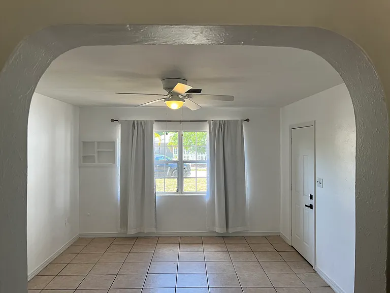 2164 Bougainvillea St — Photo 2