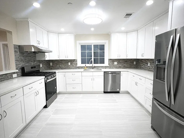 S Parkview Ave — Photo 3