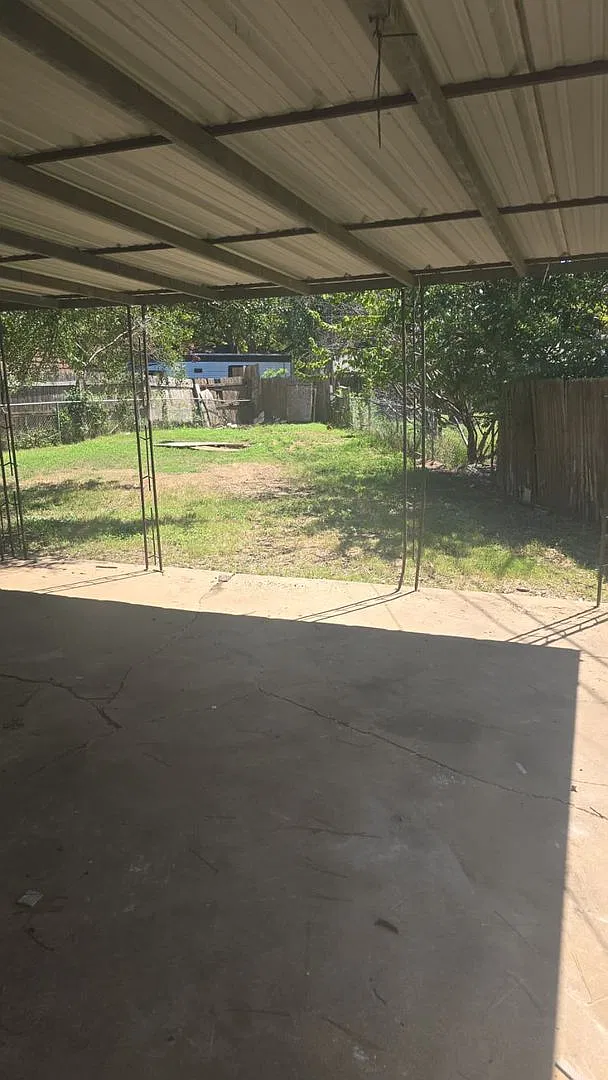 2612 McClure St — Photo 3
