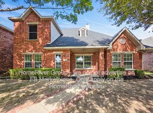 124 Clear Creek Dr, Red Oak, TX 75154