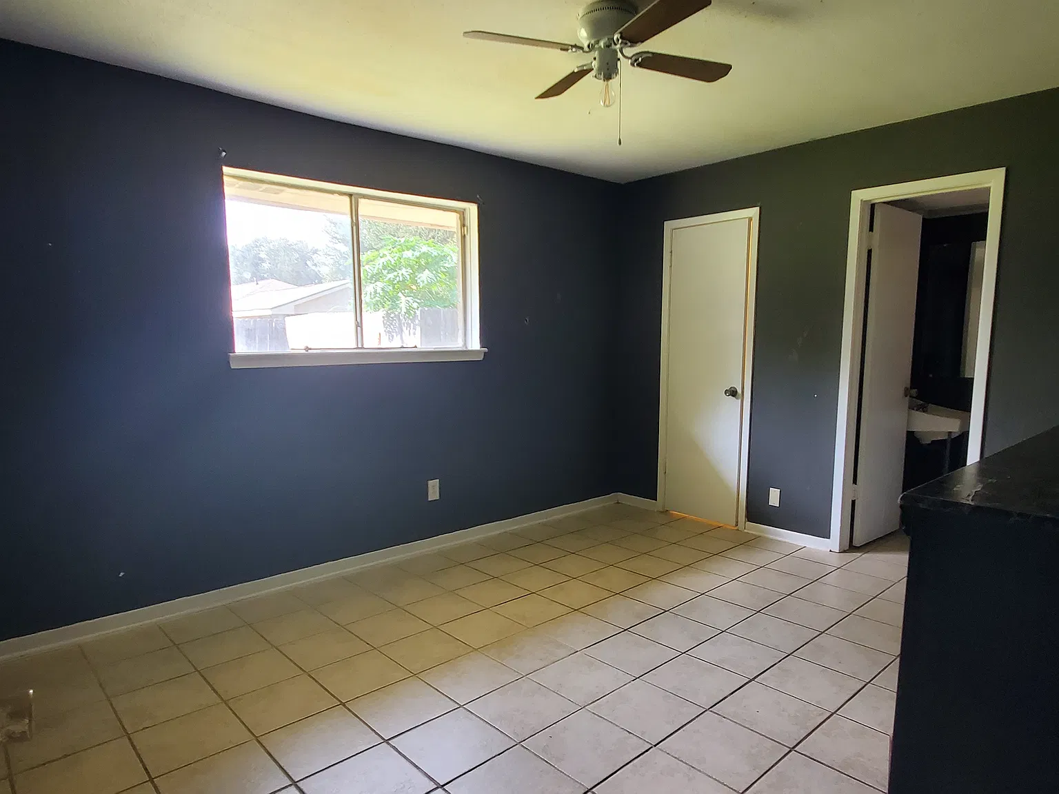 4 bed, 1.5 bath, 1281 sqft, $1,550 — Photo 1