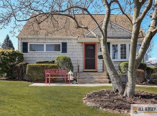 4 Jones Pl, Edison, NJ 08817