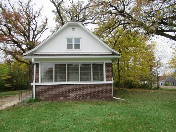 381 Sullivan Rd, North Aurora, IL 60542