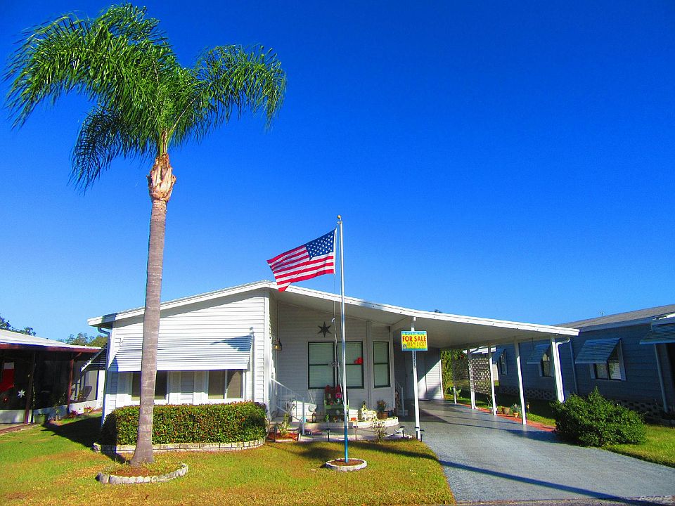 Welcome to 37529 Oak Lake Dr. in Zephyrhills Fl.
