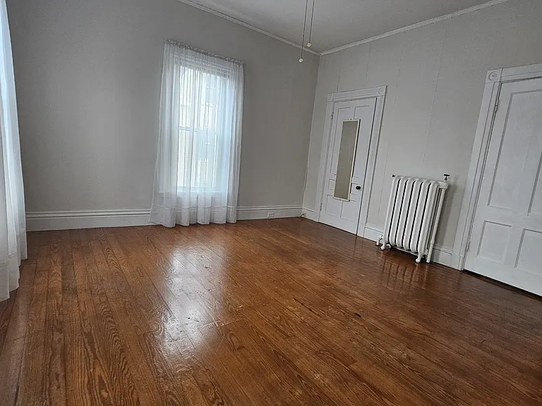 27 Laurel St #2 — Photo 4