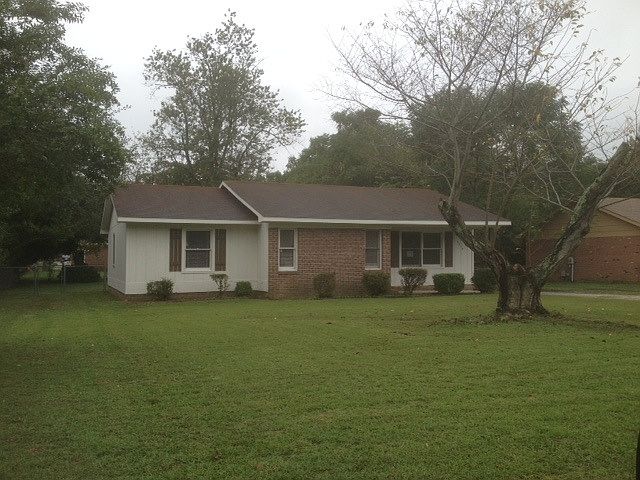 Upgraded kitchen, bathrooms paint & carpet.