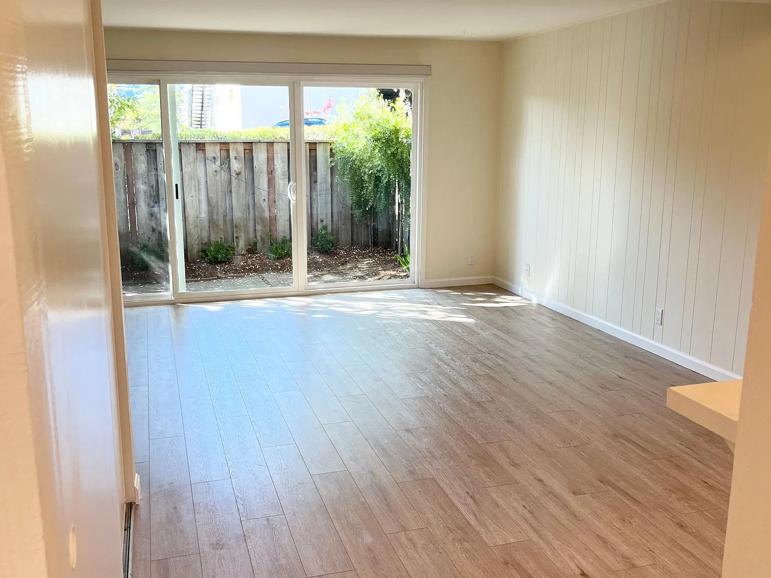 2 bed, 1.5 bath, 965 sqft, $3,500 — Photo 2