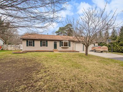 14135 Luckett Ln, Grand Haven, MI, 49417
