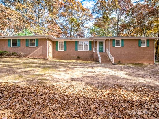 127 Tanglewood Dr, Kannapolis, NC 28081