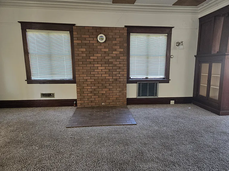 1010 Franklin Ave #1 — Photo 3