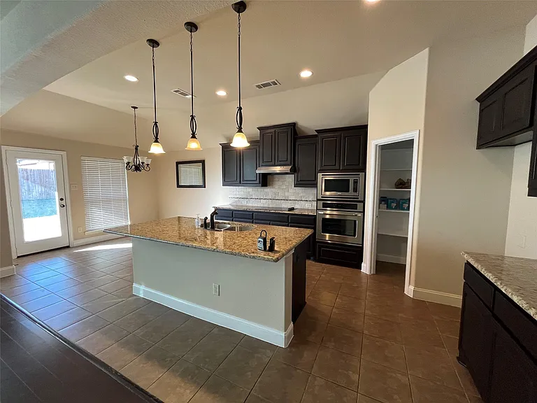 3826 Hyde Park Dr — Photo 10