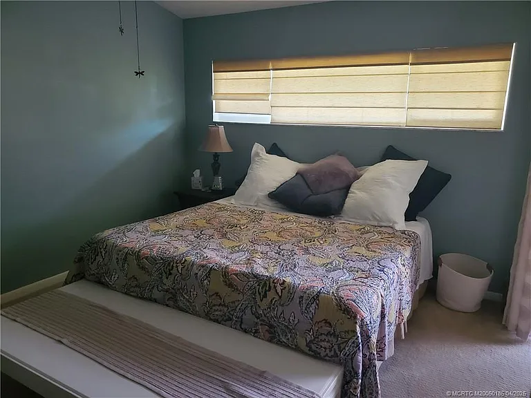 1411 NE 14th Ct #13 — Photo 12