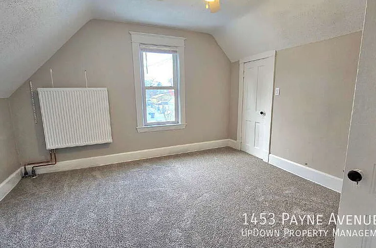 1453 Payne Ave — Photo 3