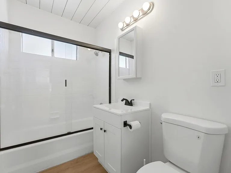 4206 E Division St — Photo 9