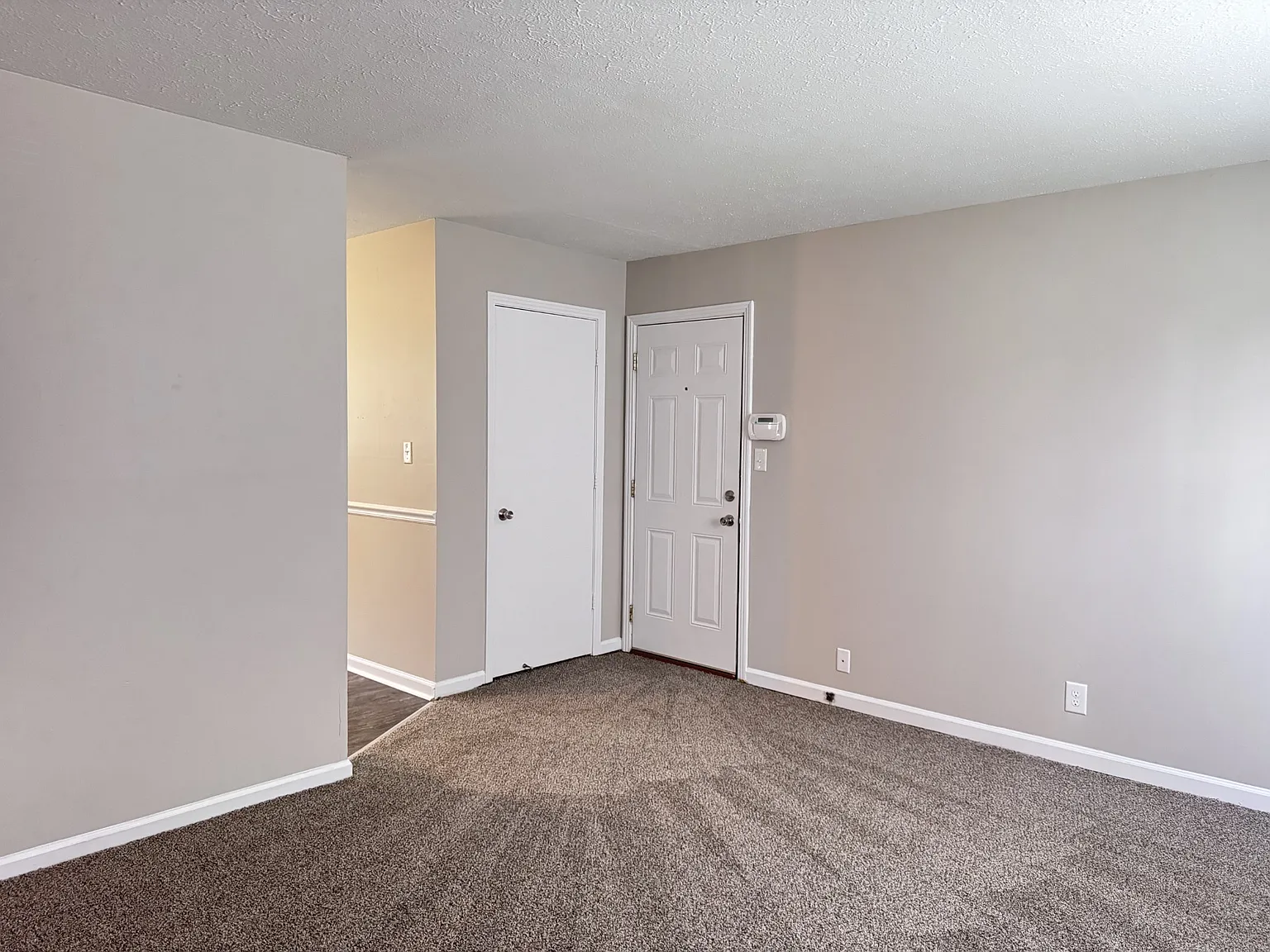 3 bed, 1.0 bath, 1025 sqft, $1,275 — Photo 4
