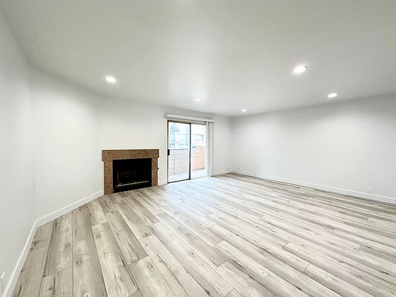 2nd image of 1752 N Mariposa Ave #12