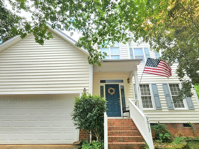 9017 Erinsbrook Dr — Photo 2