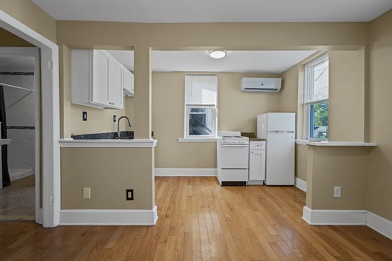 Studio, 1.0 bath, $1,200 — Photo 2