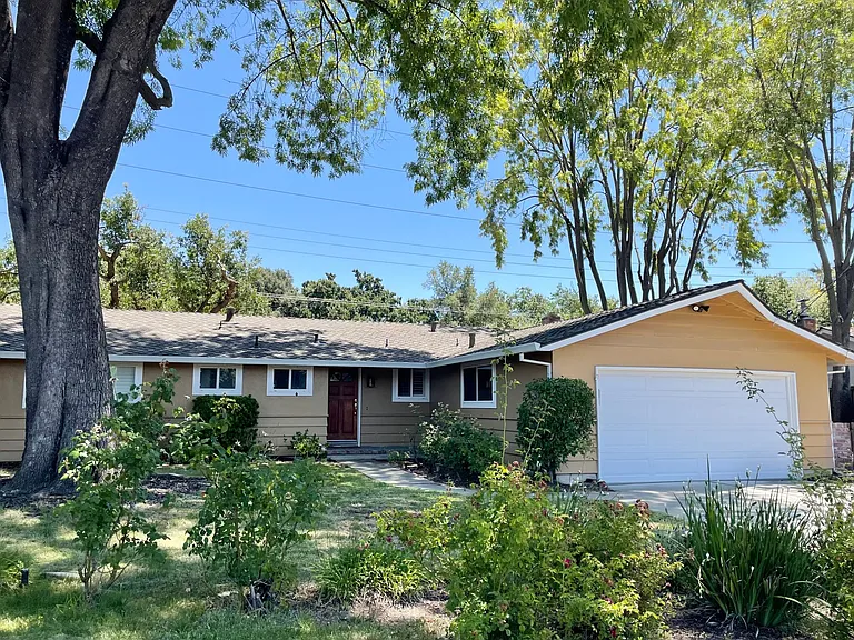 212 Ludell Dr — Photo 2