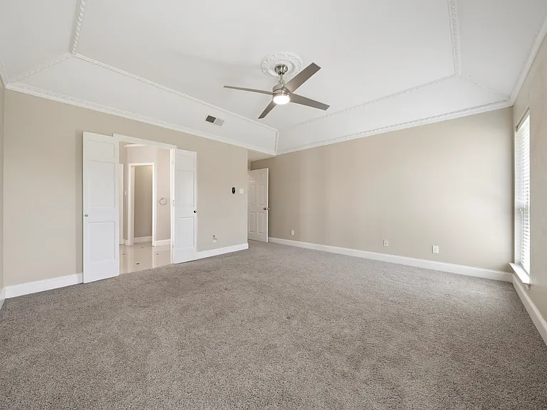 4925 Longwood Ct — Photo 22